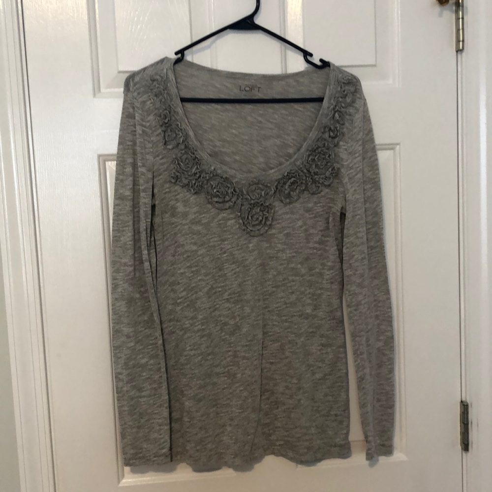 Long sleeved gray top